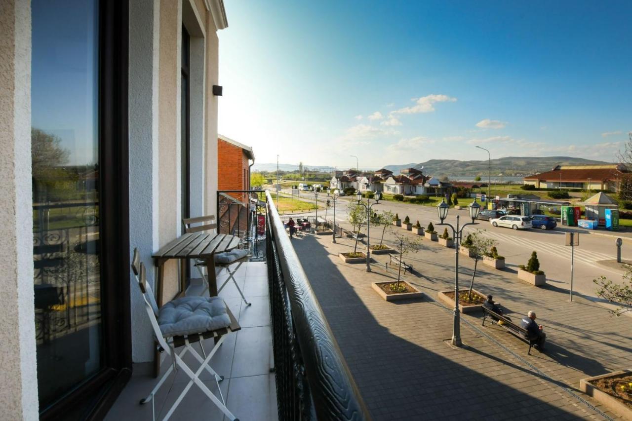Central Apartments Kladovo Esterno foto